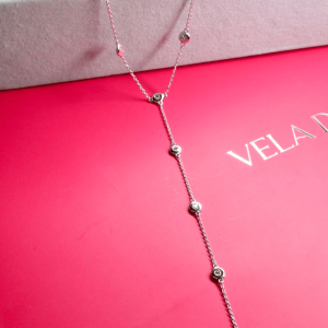 สร้อยคอVela Signature Y Diamond Necklace