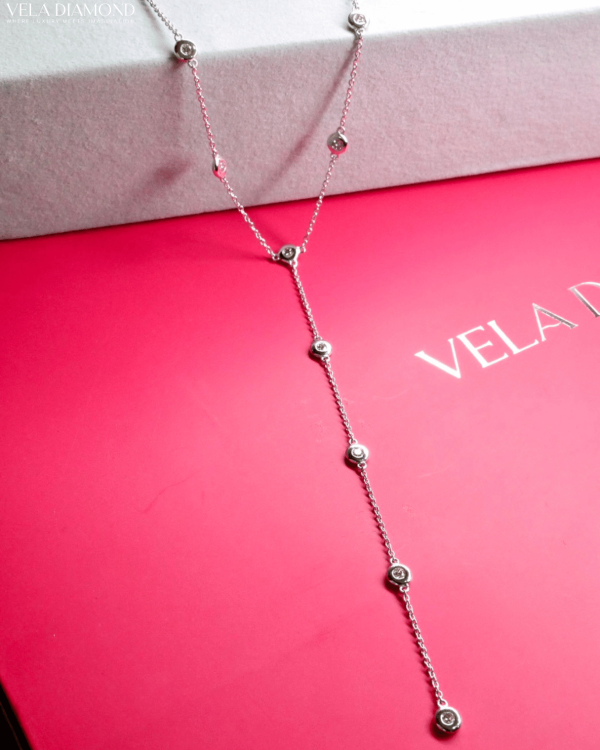 สร้อยคอVela Signature Y Diamond Necklace