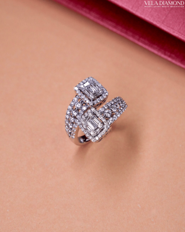 แหวนVela Emerald Cut Crossover Diamond Ring