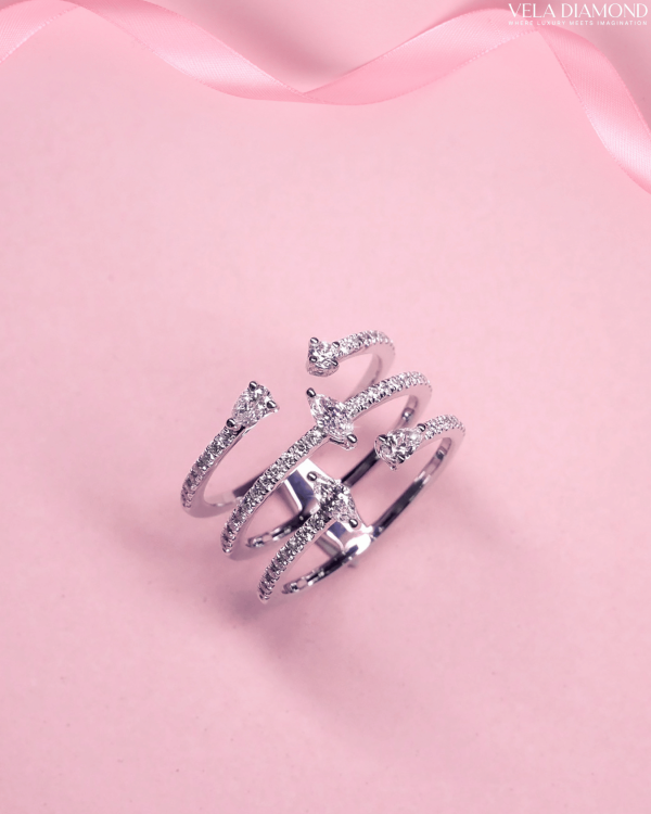 แหวนเพชร Marquise & Pear Flowing Diamond Ring