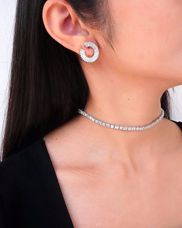 Vela Lune Curve Diamond Earrings - Image 3