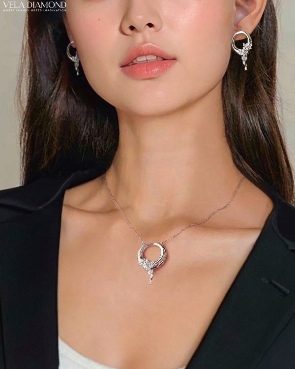 สร้อยคอ จี้เพชร Vela Petal Flow Necklace - Image 3