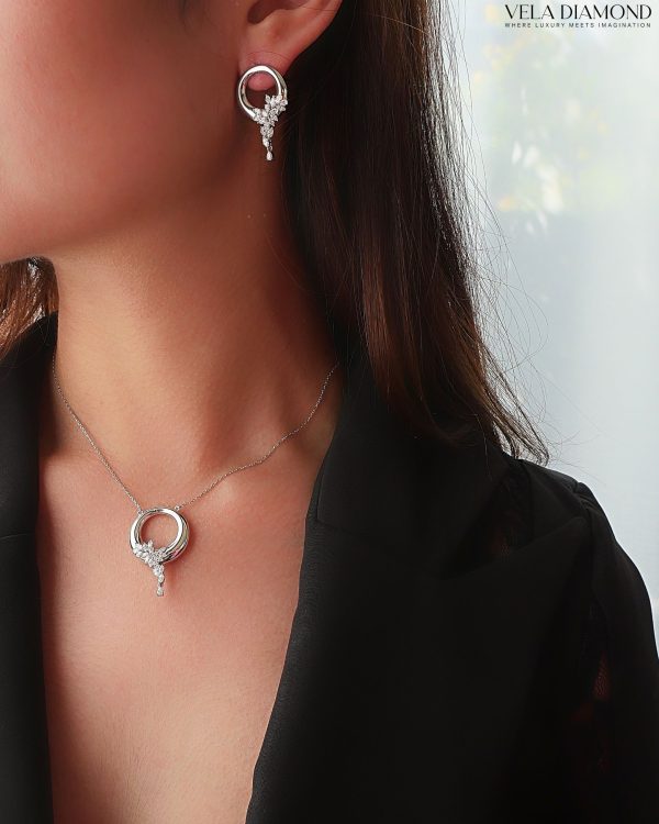 สร้อยคอ จี้เพชร Vela Petal Flow Necklace - Image 2
