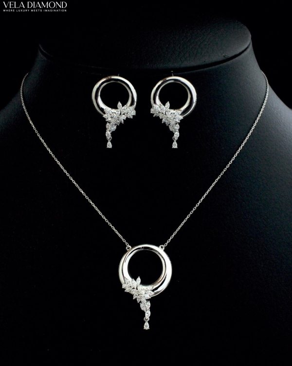 สร้อยคอ จี้เพชร Vela Petal Flow Necklace - Image 4