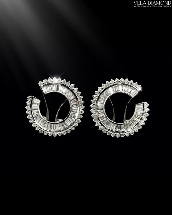 Vela Lune Curve Diamond Earrings - Image 4