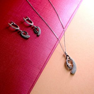 สร้อยคอจี้เพชร Fine Curve Pendant