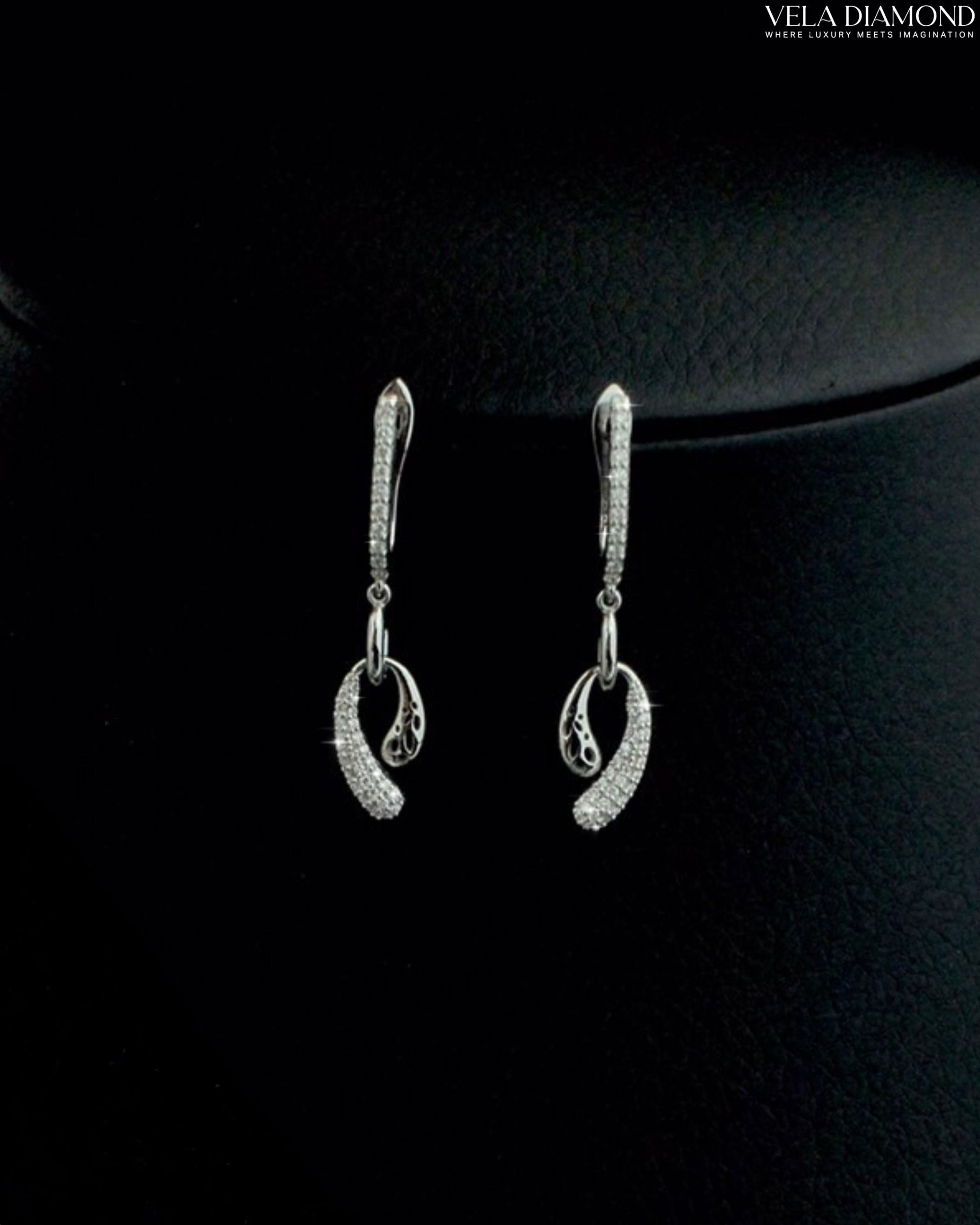 ต่างหูเพชร Curve Drop Earrings
