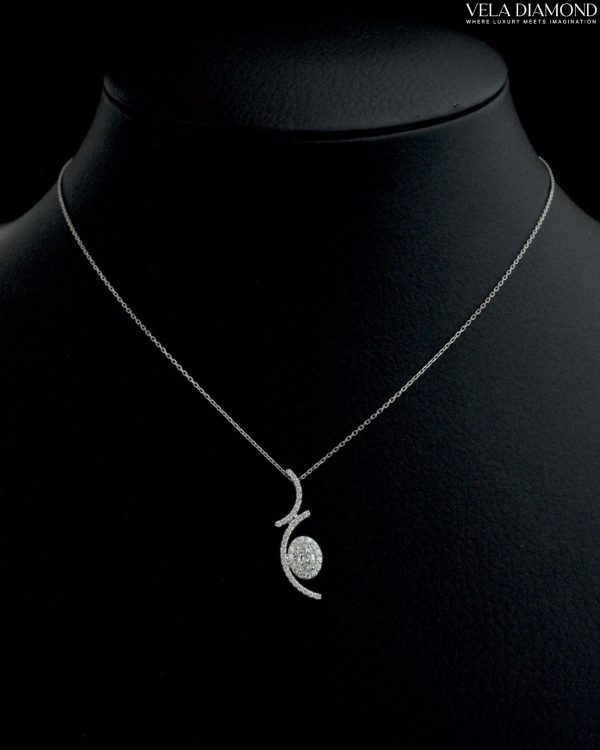 สร้อยคอพร้อมจี้เพชร Luna Oval Pendant - Image 4