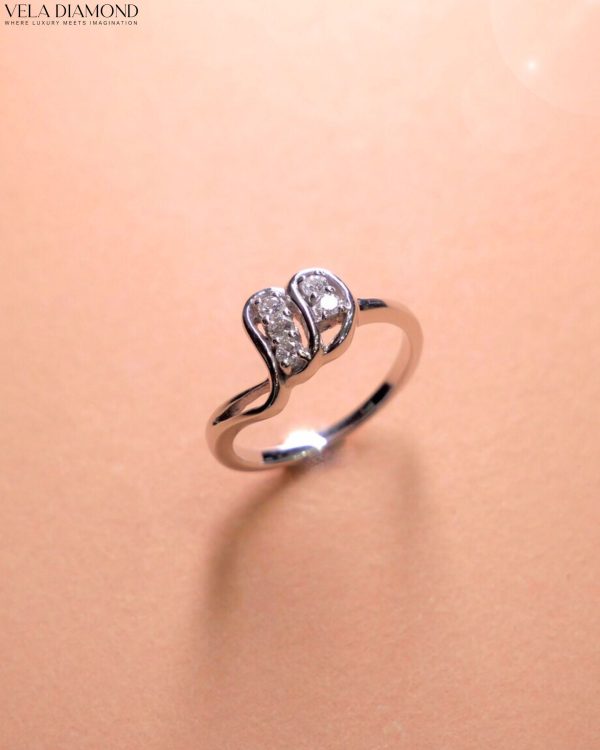 แหวนเพชร Elegant Twist Diamond Ring