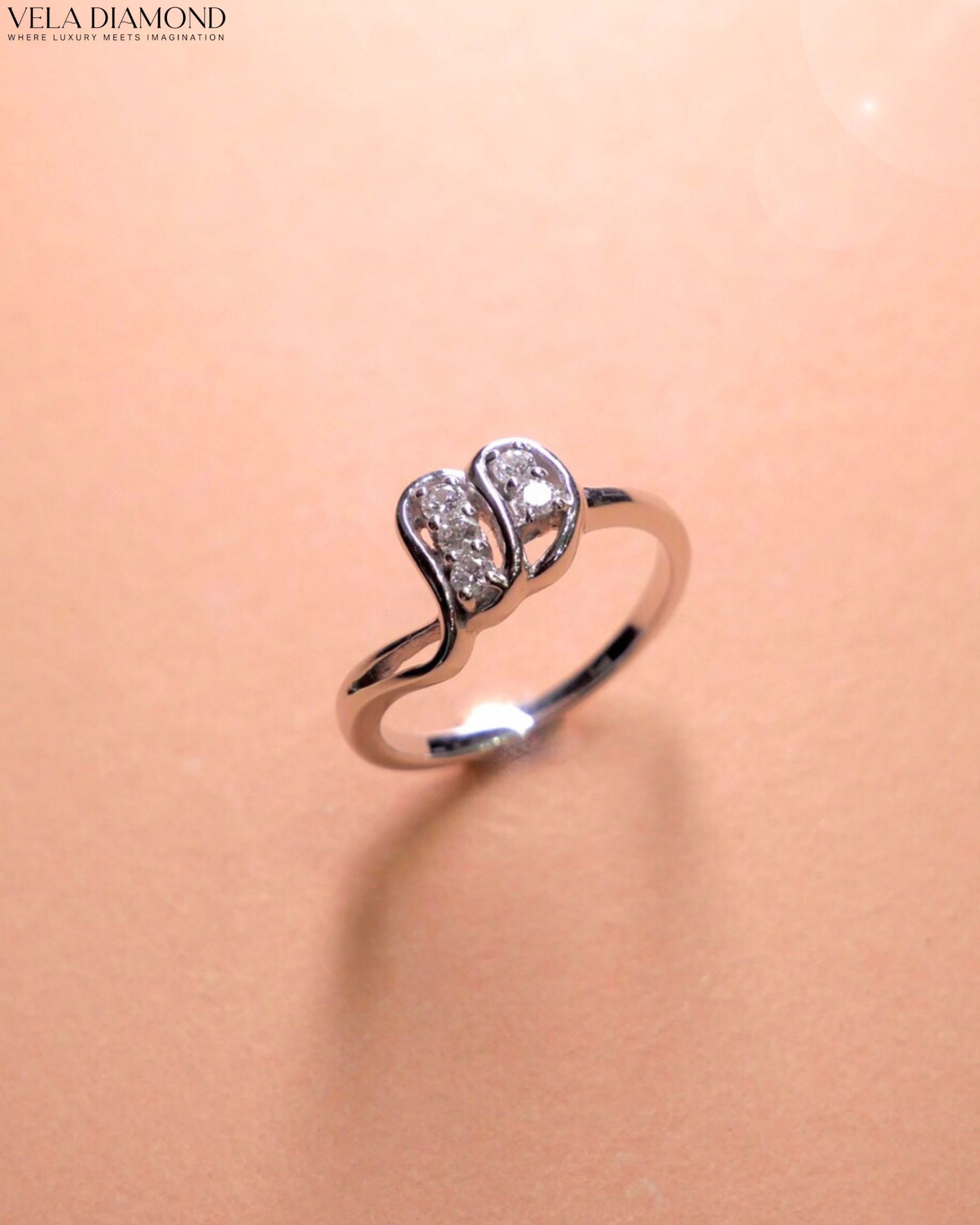 แหวนเพชร Elegant Twist Diamond Ring