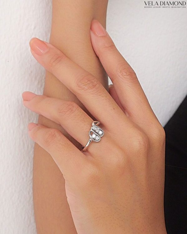 แหวนเพชร Elegant Twist Diamond Ring - Image 2