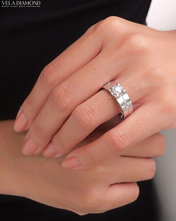 แหวนเพชร Refined Diamond Band - Image 2