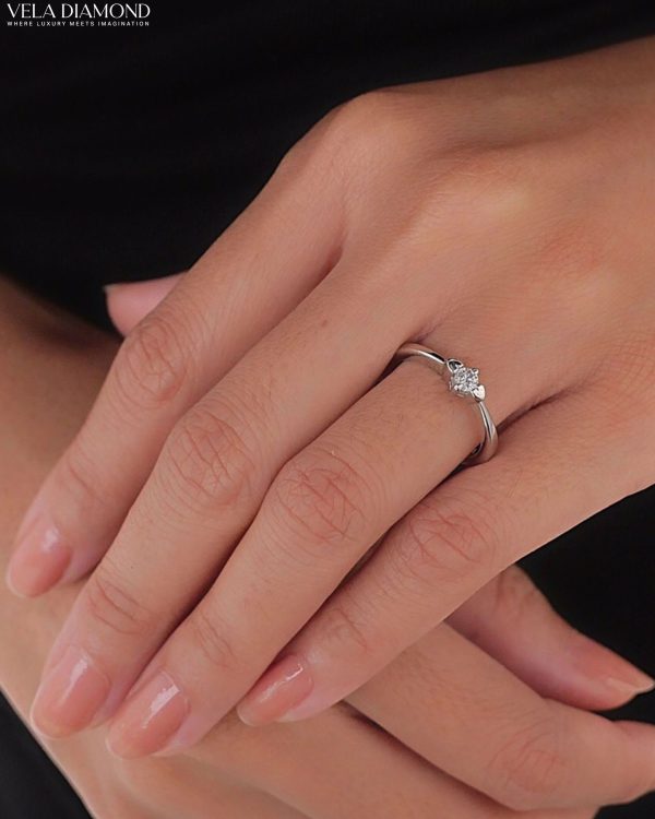 แหวนเพชรกลม Classic Solitaire Ring - Image 2