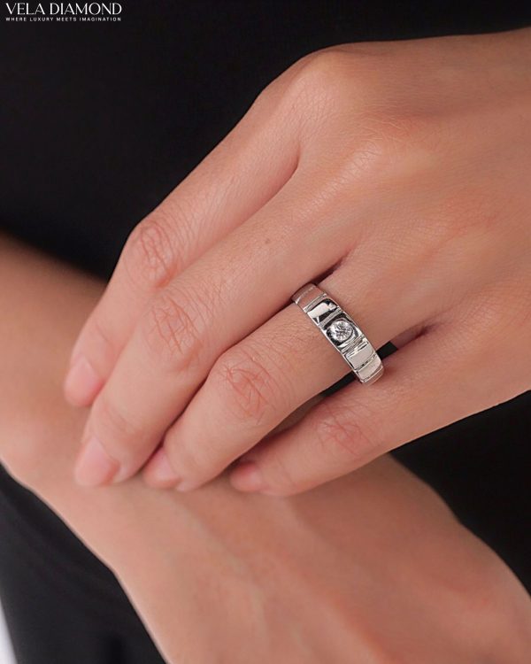 แหวนเพชร The Modern Solitaire Diamond Ring - Image 2
