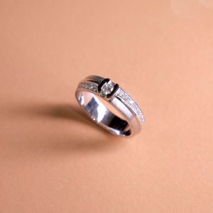 แหวนเพชร Timeless Side-Set Diamond Ring