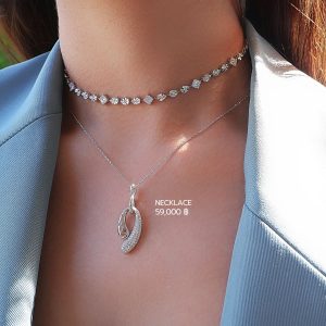 สร้อยคอจี้เพชร Fine Curve Pendant — Working Look