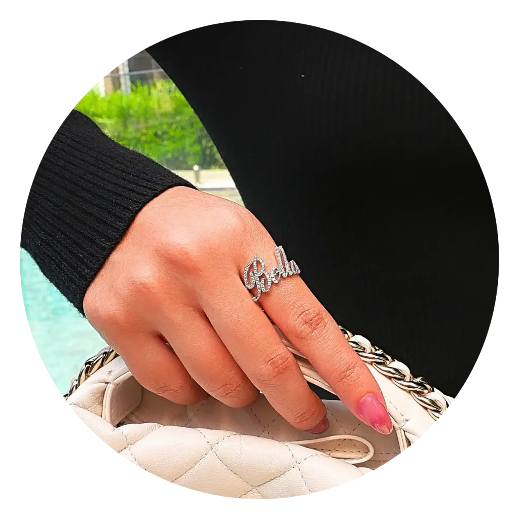 แหวนเพชรตัวอักษร